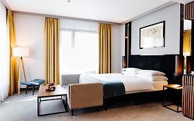 Grand Ascot Hotel